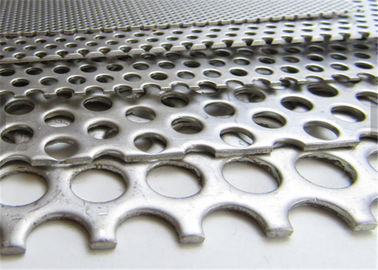 छिद्रित स्टेनलेस स्टील मेष चादरें गोल स्क्वायर आकार का आसान स्थापित करें